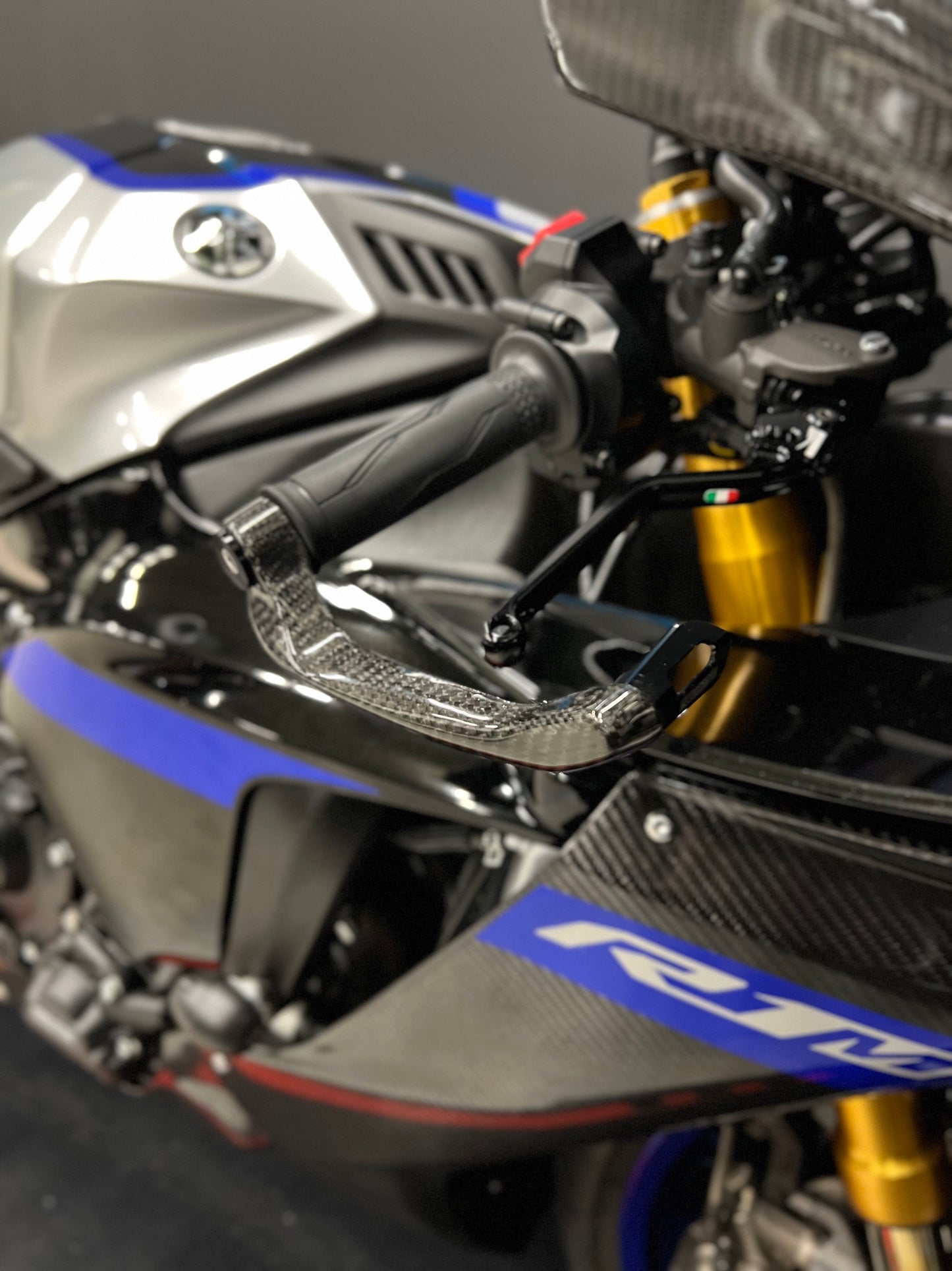 Yamaha R1M 2023 in nieuwstaat met veel opties en lage km stand