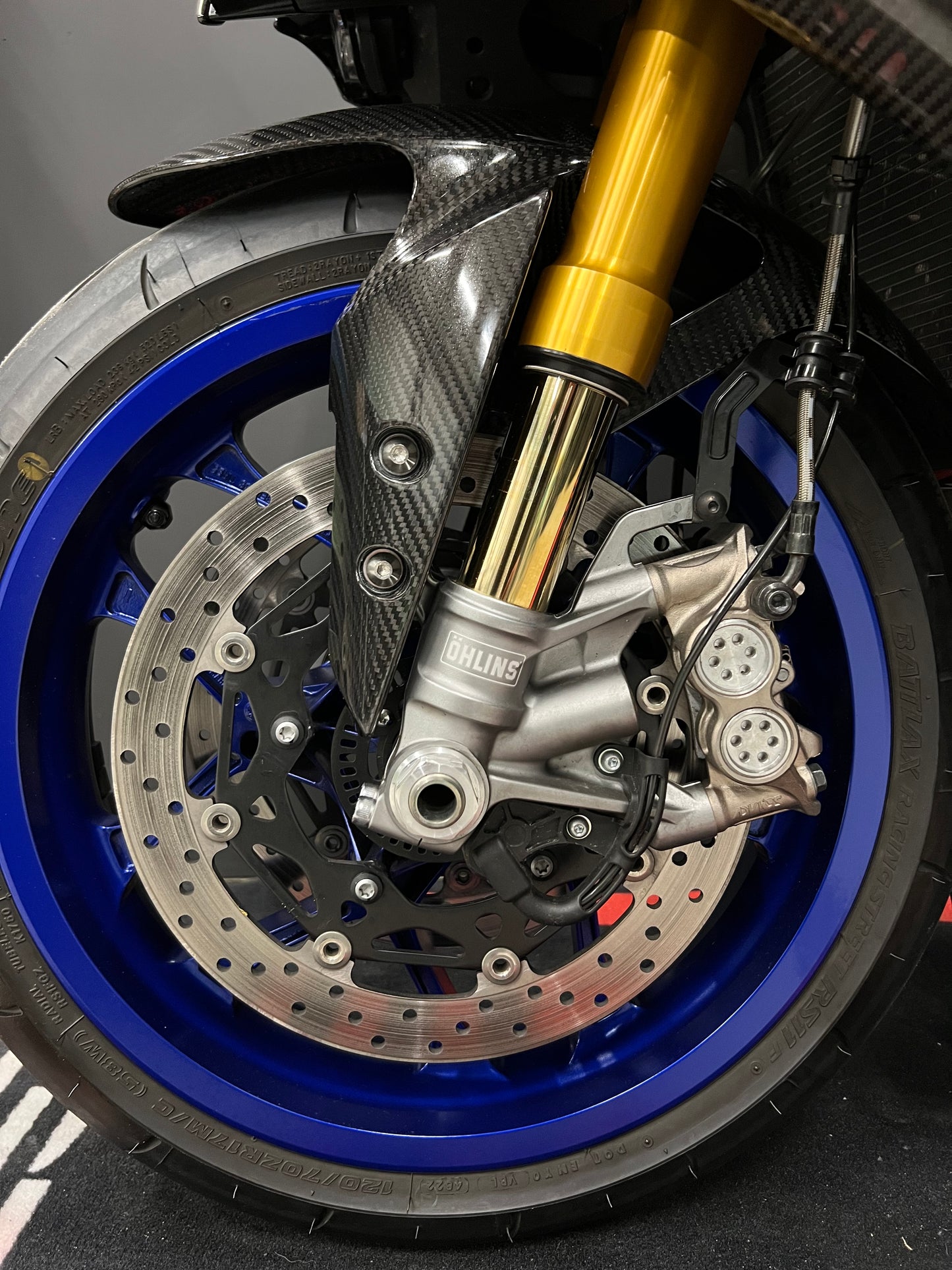 Yamaha R1M 2023 in nieuwstaat met veel opties en lage km stand