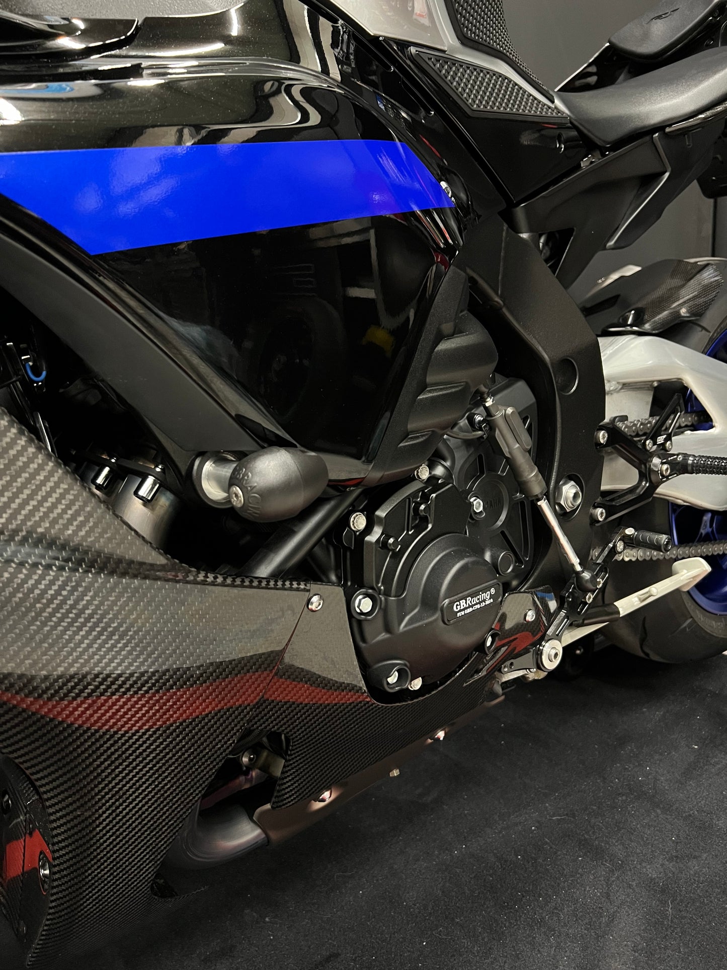 Yamaha R1M 2023 in nieuwstaat met veel opties en lage km stand