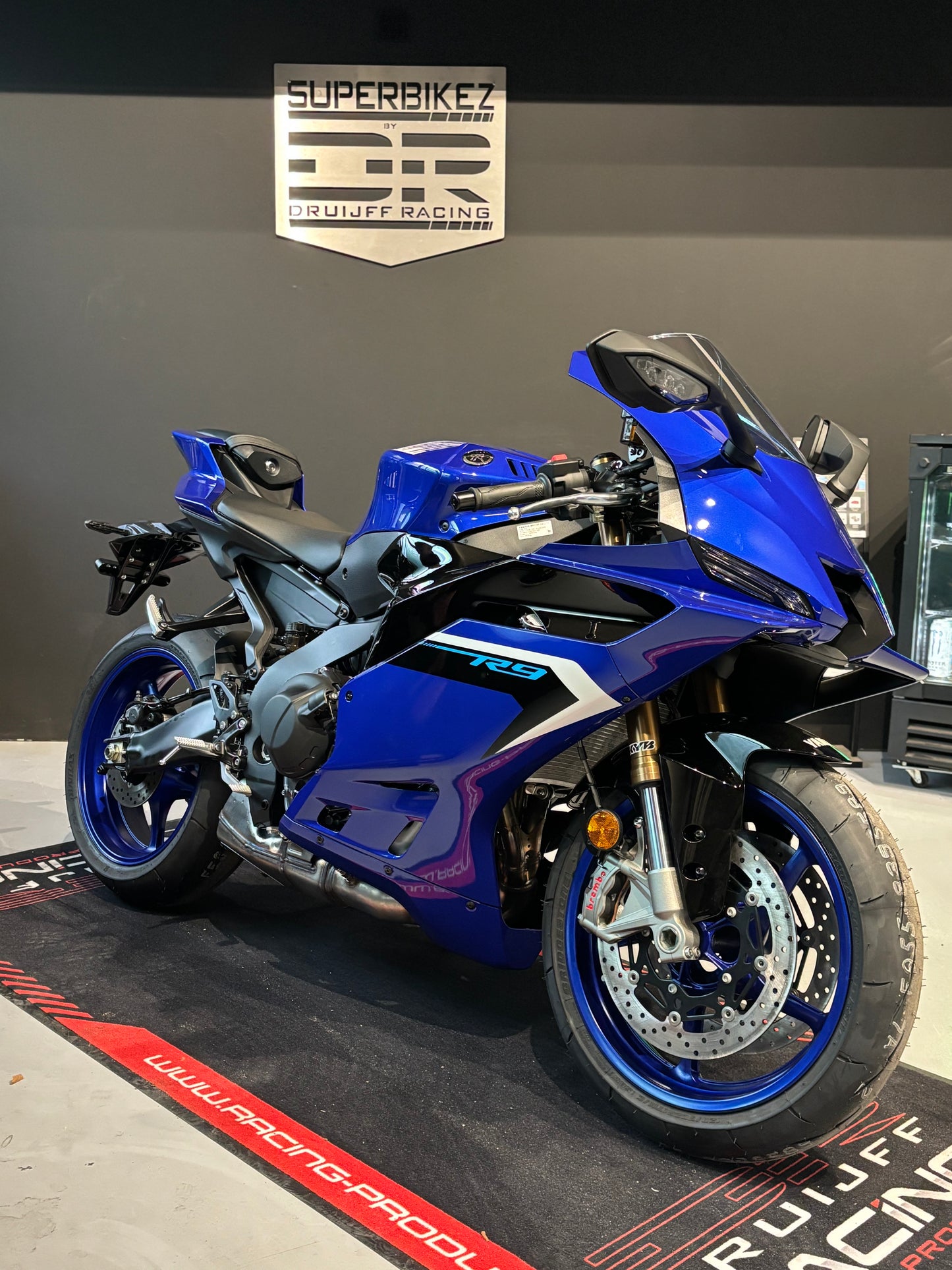 Yamaha R9