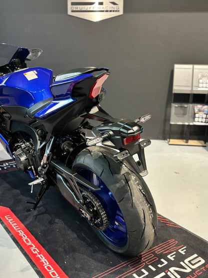 Yamaha R9